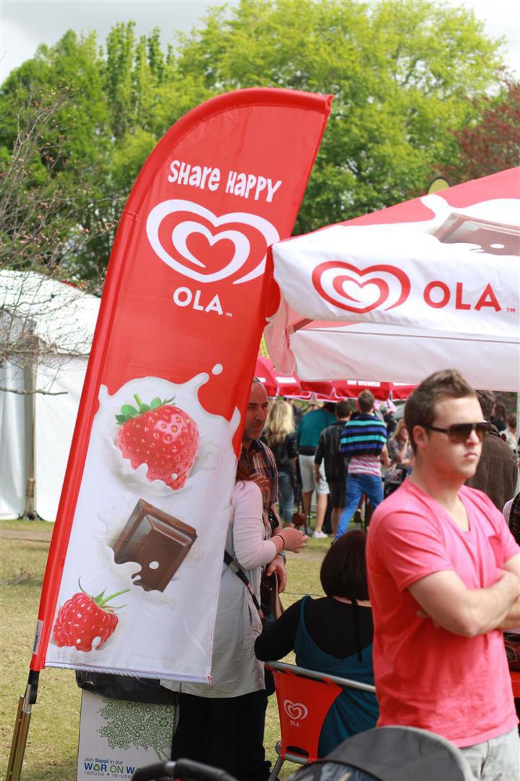 Curvehead flag at retail event